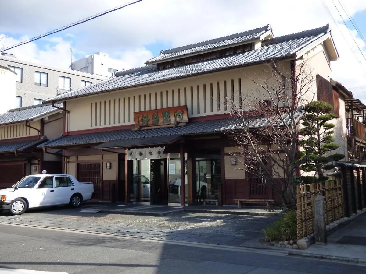 Guesthouse Hyakumanben Cross Kyōto 0*,  Japan